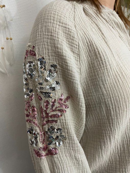 Blouse sequins